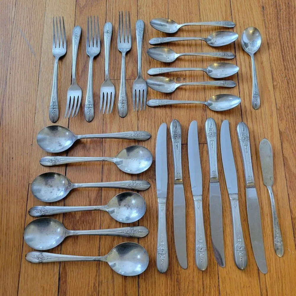 WM Rogers Stainless Steel 6 Place Setting‎ 26 Piece Wood Serving Box Flatware
